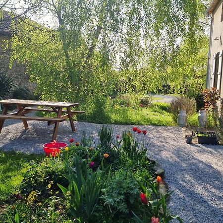 Chambres Et Gite Dans Un Lieu Calme Et Champetre Gourge Les Grippeaux Proche Parthenay Esterno foto